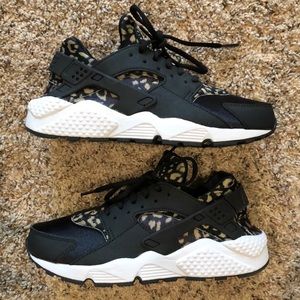 Women’s Nike huaraches. Leopard, black, white